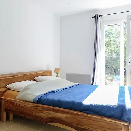 Maison De Vacances Regusse 別荘